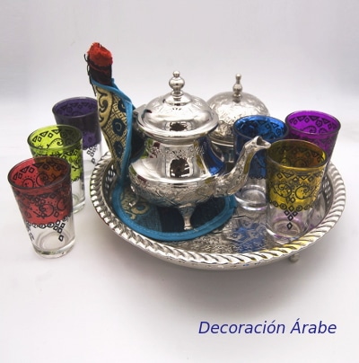 Incluye Tetera de 800 ml con patas Juego de té marroquí para utilizar todos los días bandeja diámetro 30 cm 6 vasos típicos de cristal