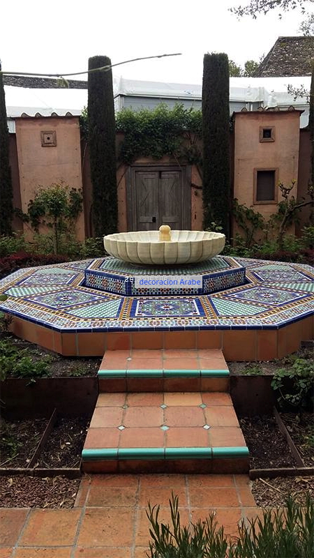 fuente pilón andaluza azulejos andalusíes árabes