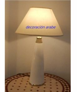 lámpara árabe mesa blanca