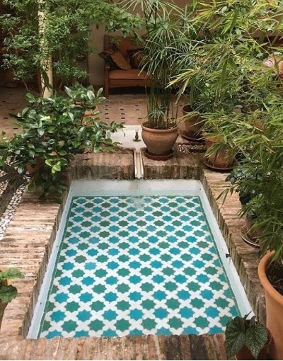 pilón de mosaicos árabes andaluces