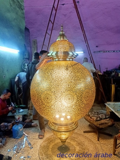 gran lámpara dorada marroquí latón cincelado