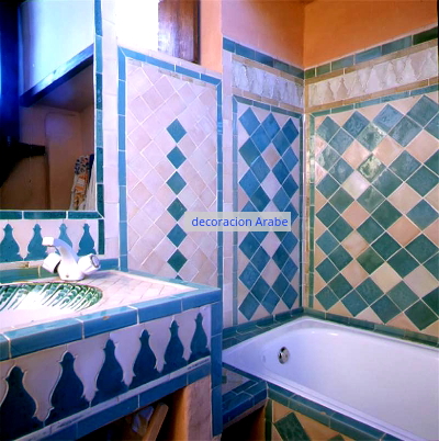 cuarto de baño con azulejos andalusíes arabes andaluces