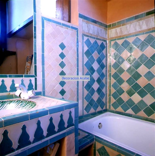 cuarto de baño de azulejo sy mosaicos andaluces árabes