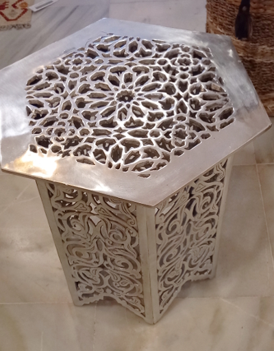 mesa marroquí metal plateado
