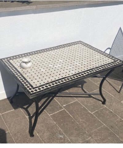 mesa mosaico exterior negra y blanca baja modelo Tan tan