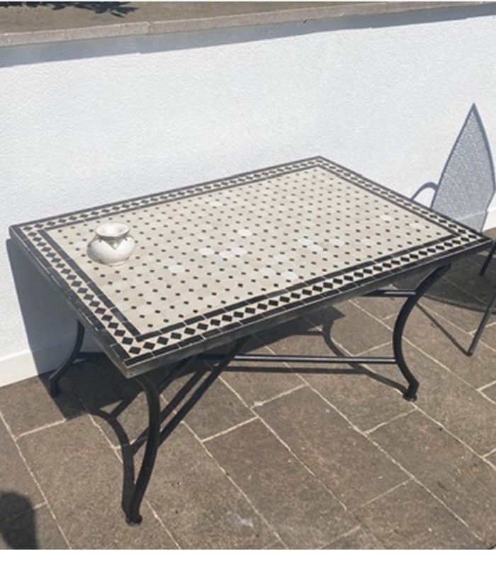 mesa mosaico exterior negra y blanca baja modelo Tan tan