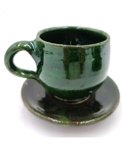 as tazas de cerámica verde son una excelente opción para disfrutar de tu té. Son elegantes, duraderas y conservan el calor del té durante más tiempo