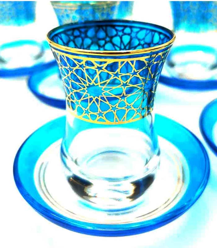 vaso turco de té turquesa y grabado dorado geométrico