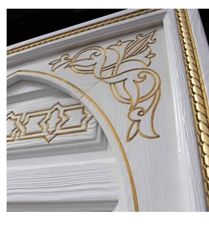 detalle de puerta árabe marroqui dibujo floral dorado