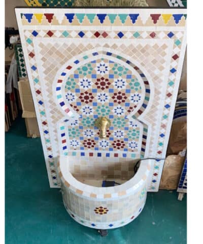 fuente de mosaico marroquí de pared colores beige